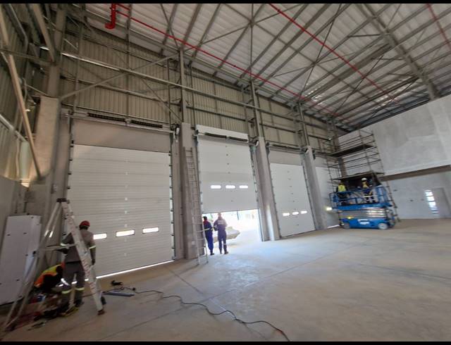 1,984M² WAREHOUSE TO LET IN JET PARK